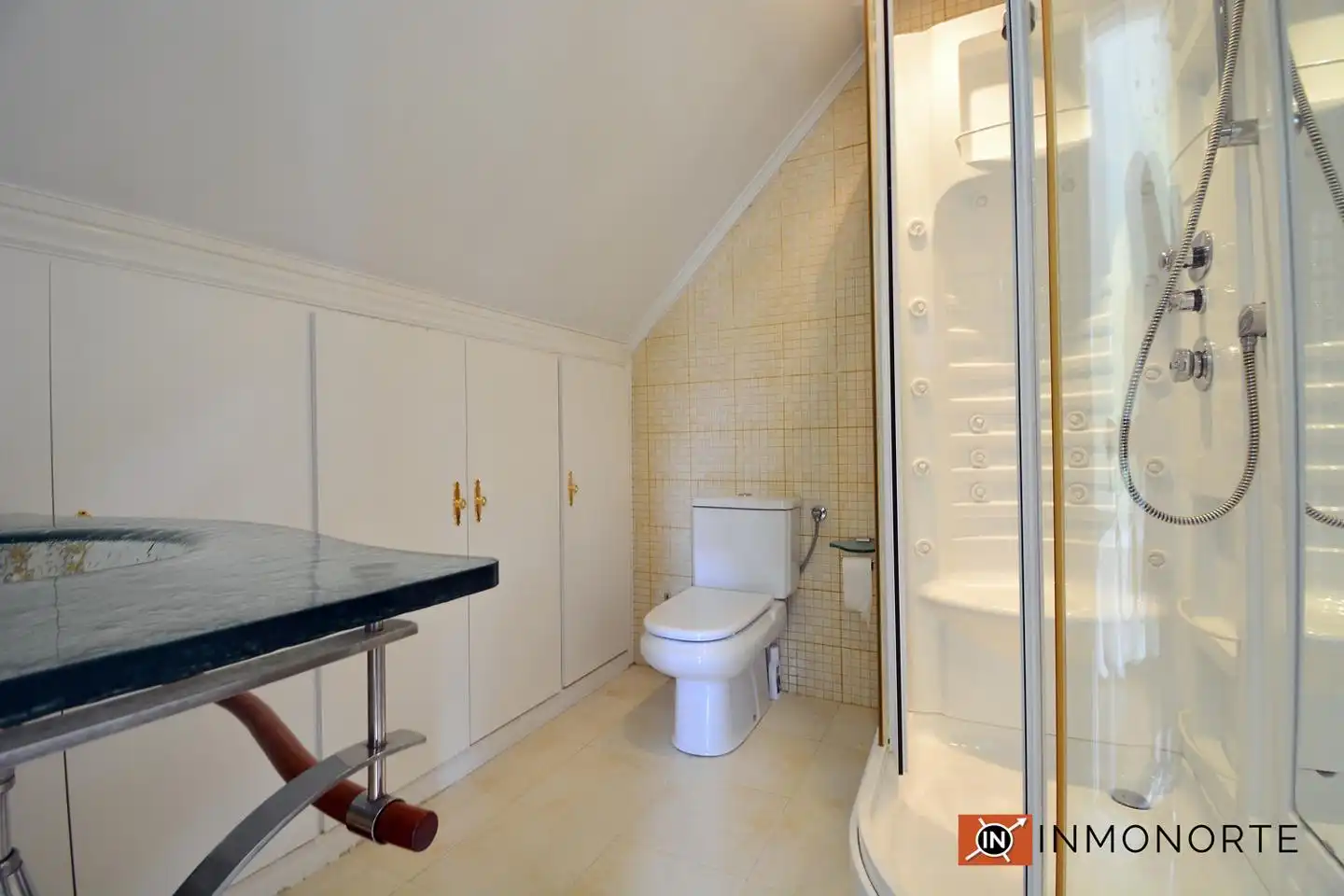 Bany de Casa o xalet en venda en Laredo amb Calefacció, Jardí privat i Terrassa