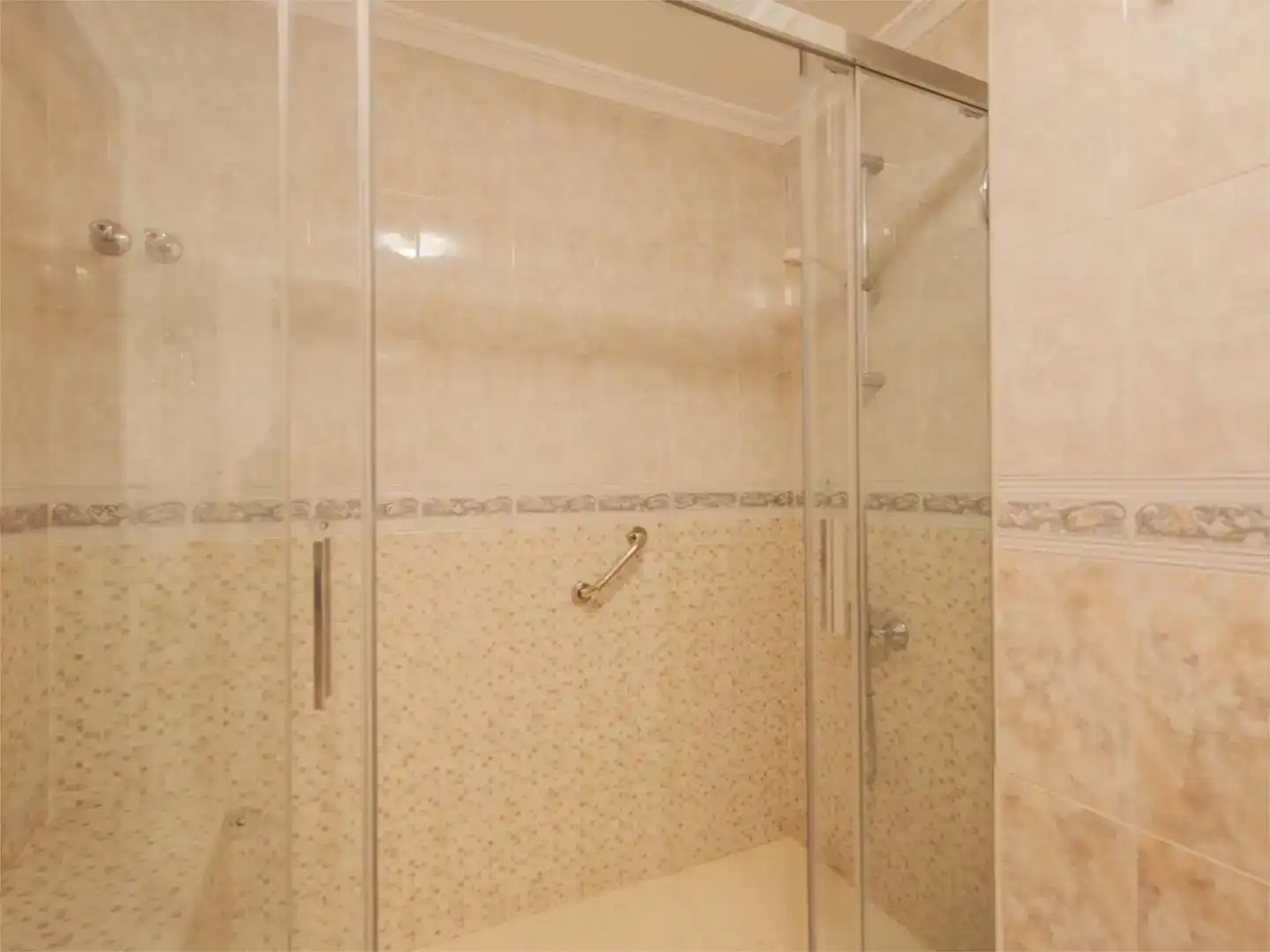 Bany de Pis en venda en Sevilla amb Aire condicionat i Balcó