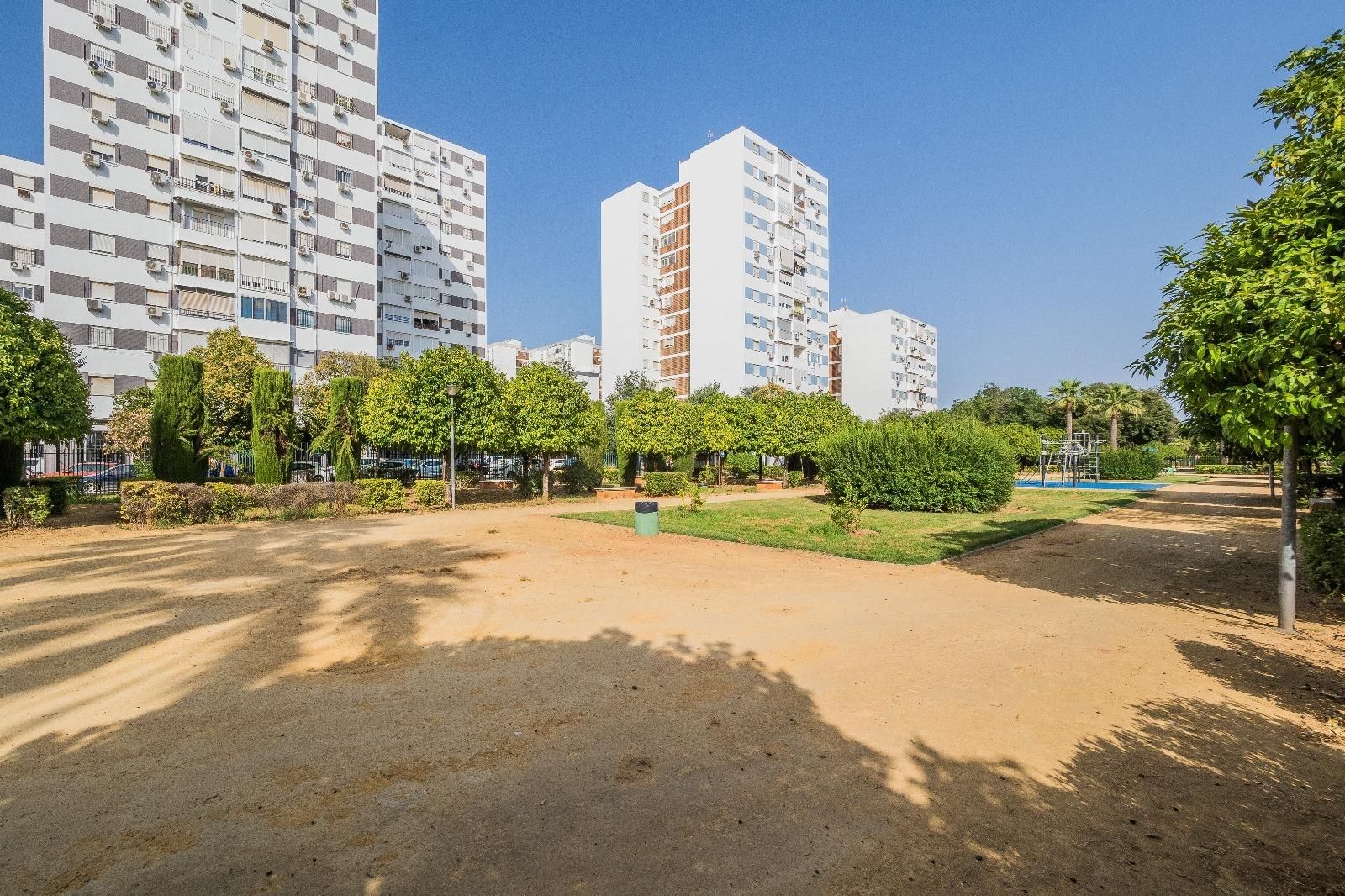 Exterior view of Flat for sale in  Sevilla Capital  with Air Conditioner