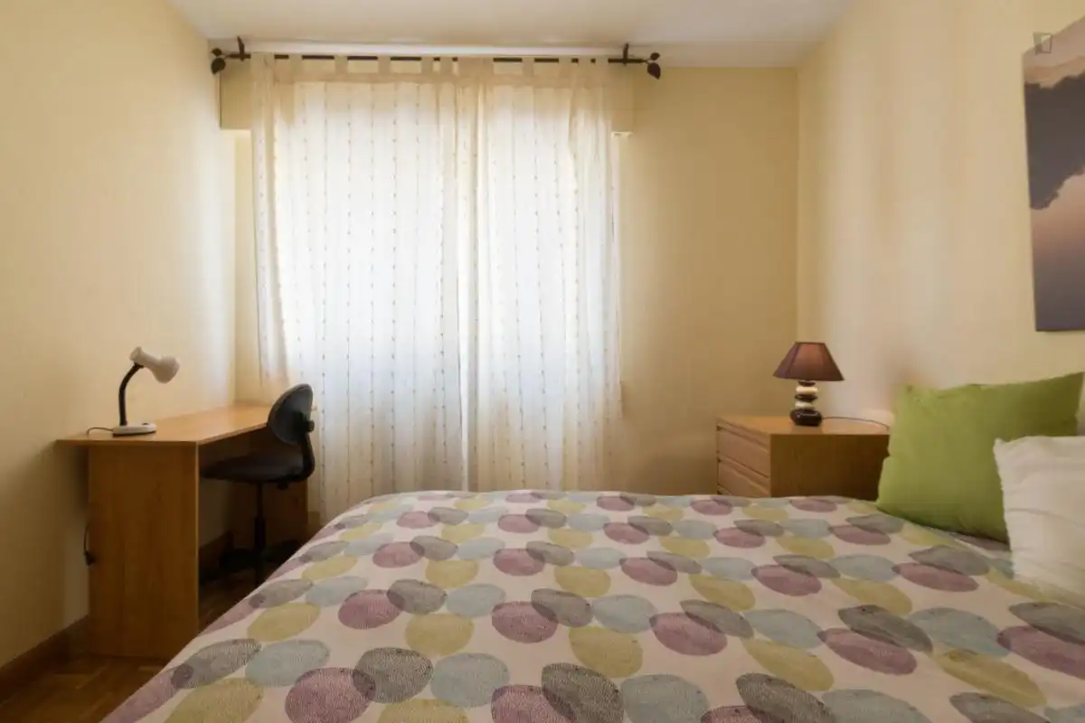 Habitación en Reyes Católicos