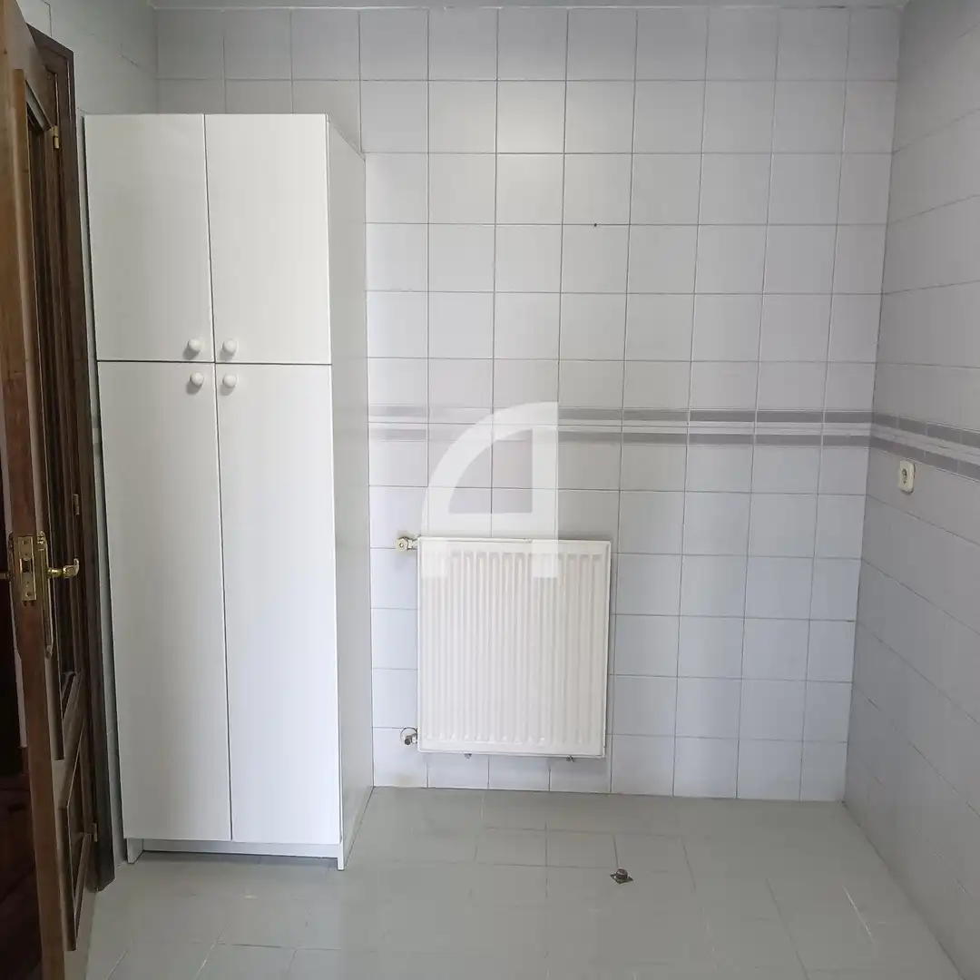Bathroom of Flat for rent in Madrid  with Air Conditioner, Heating and Terrace