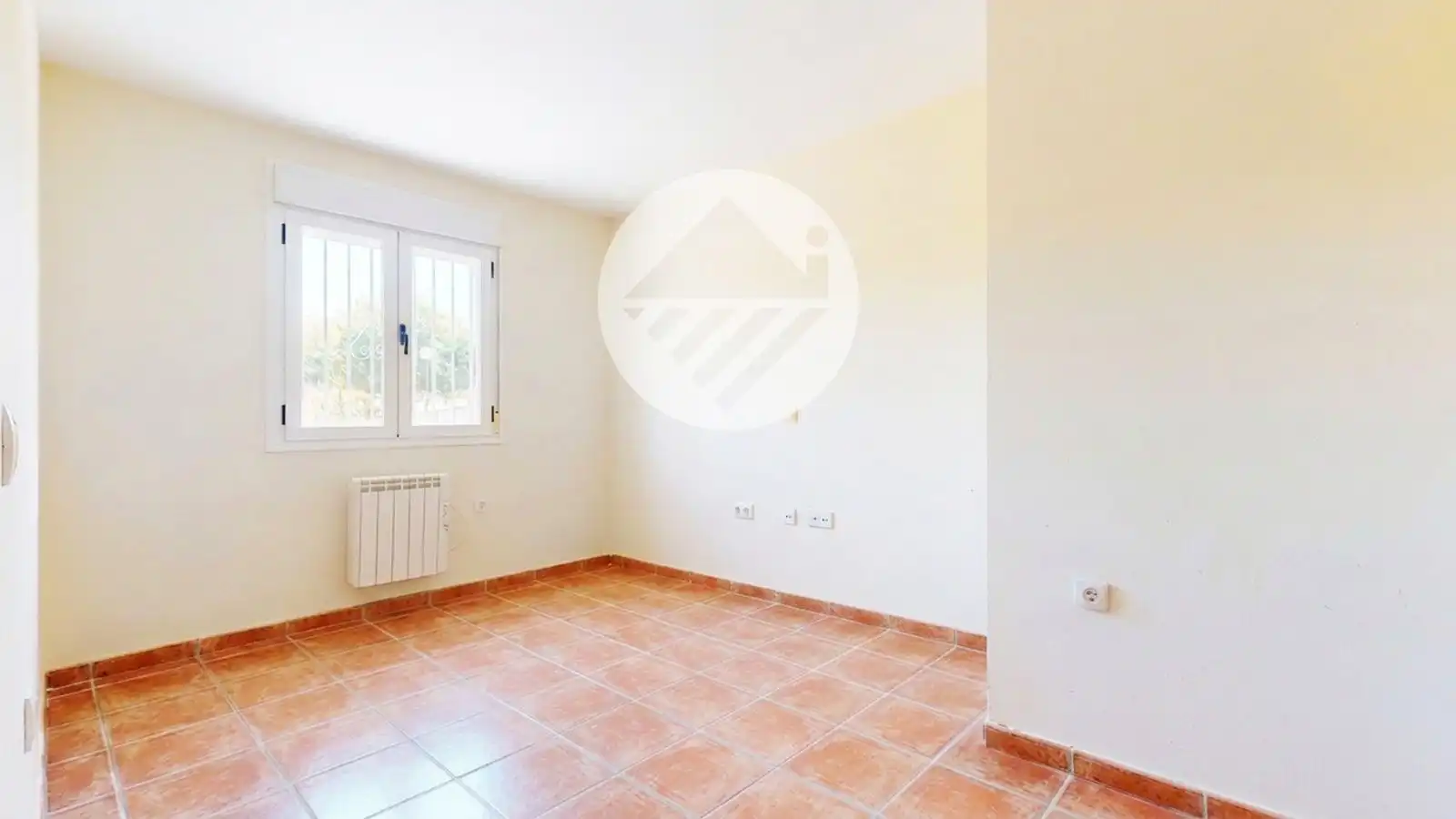 Bedroom of Houses for sale in Lucillos  with Air Conditioner and Heating