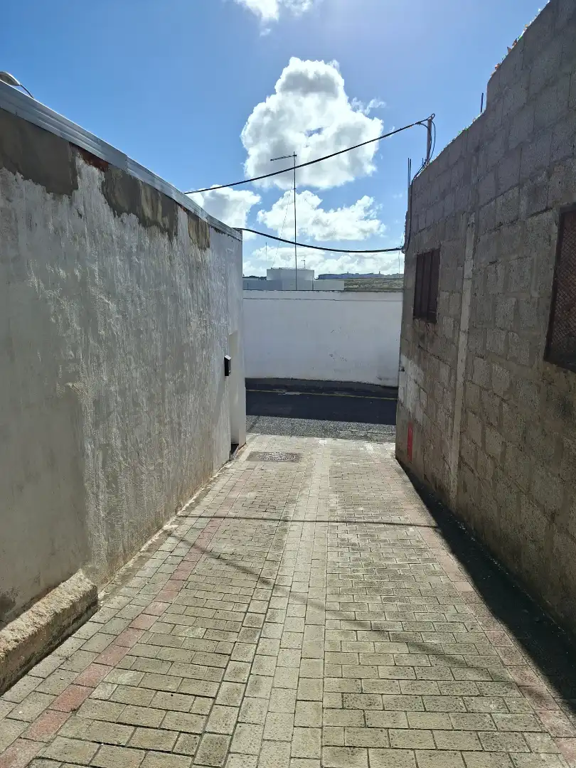 Vista exterior de Casa o xalet en venda en Las Palmas de Gran Canaria amb Terrassa i Traster