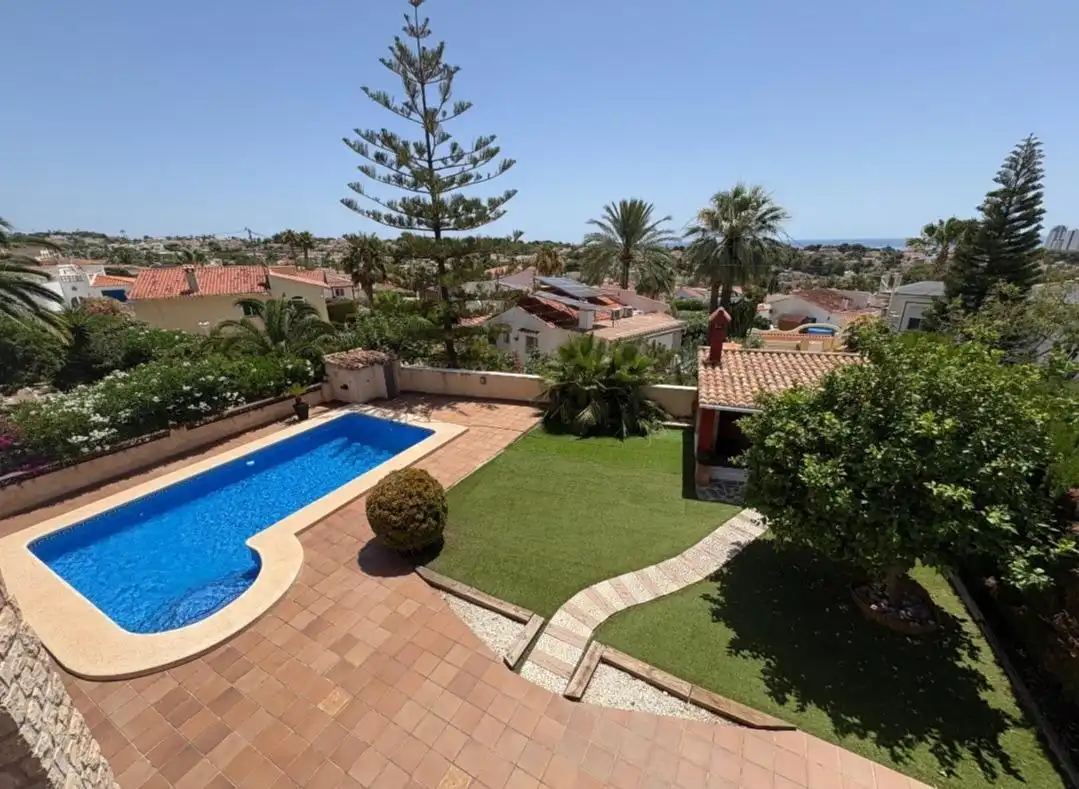 Swimming pool of Houses for sale in Calpe / Calp  with Air Conditioner, Heating and Private garden