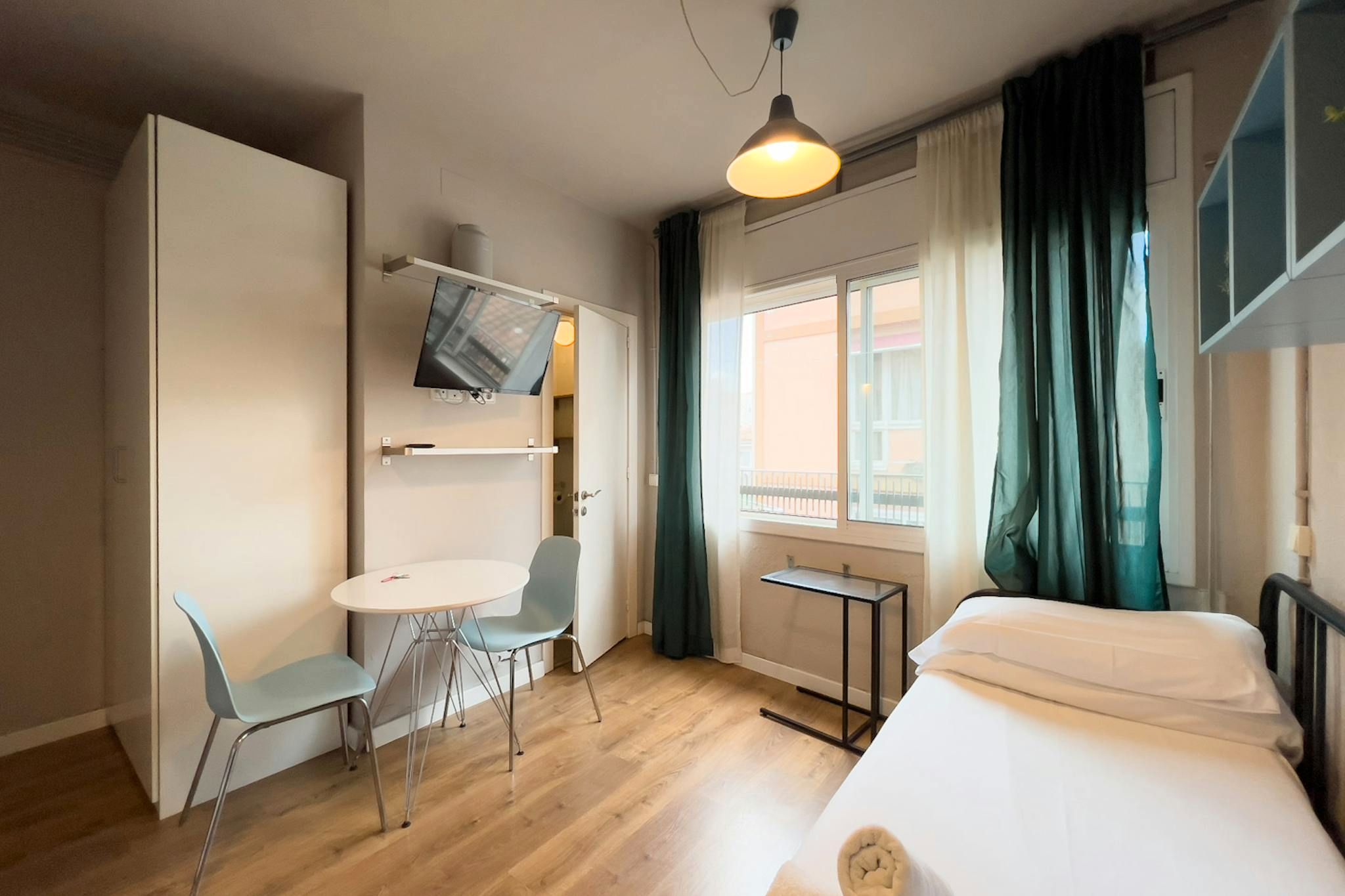 Habitación de Piso de alquiler en  Barcelona Capital con Calefacción, Amueblado y Lavadora