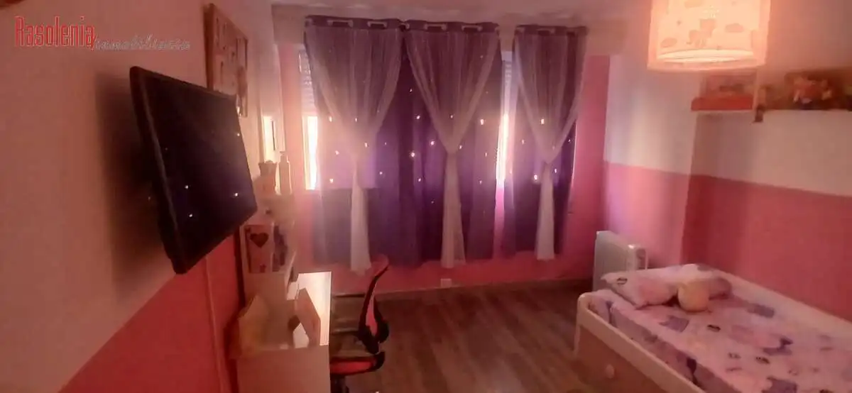Habitación de Piso en venta en Cambre  con Calefacción, Trastero y Amueblado