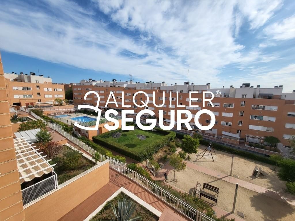 Vista exterior de Pis de lloguer en Arroyomolinos (Madrid) amb Calefacció, Traster i Piscina