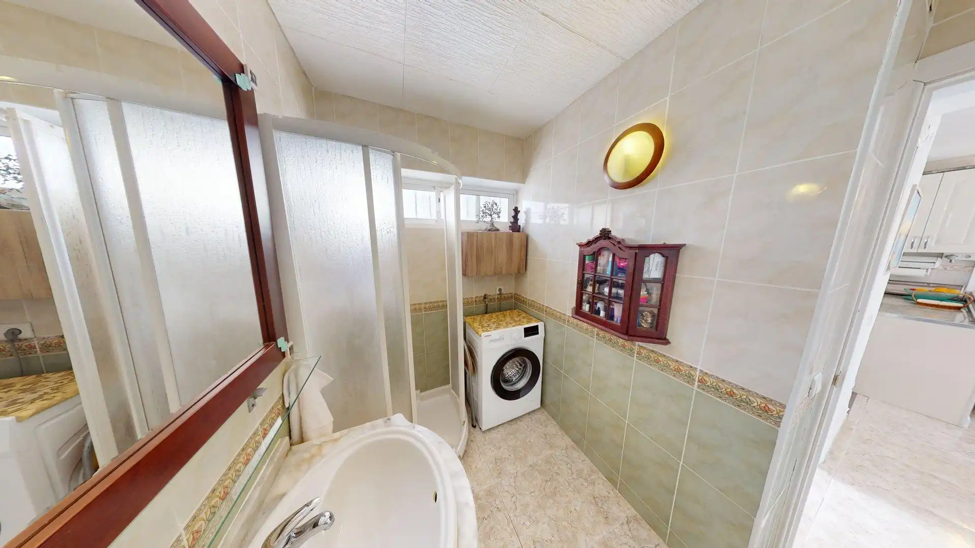 Badezimmer von Wohnung zum Verkauf in Benalmádena mit Klimaanlage, Privatgarten und Terrasse