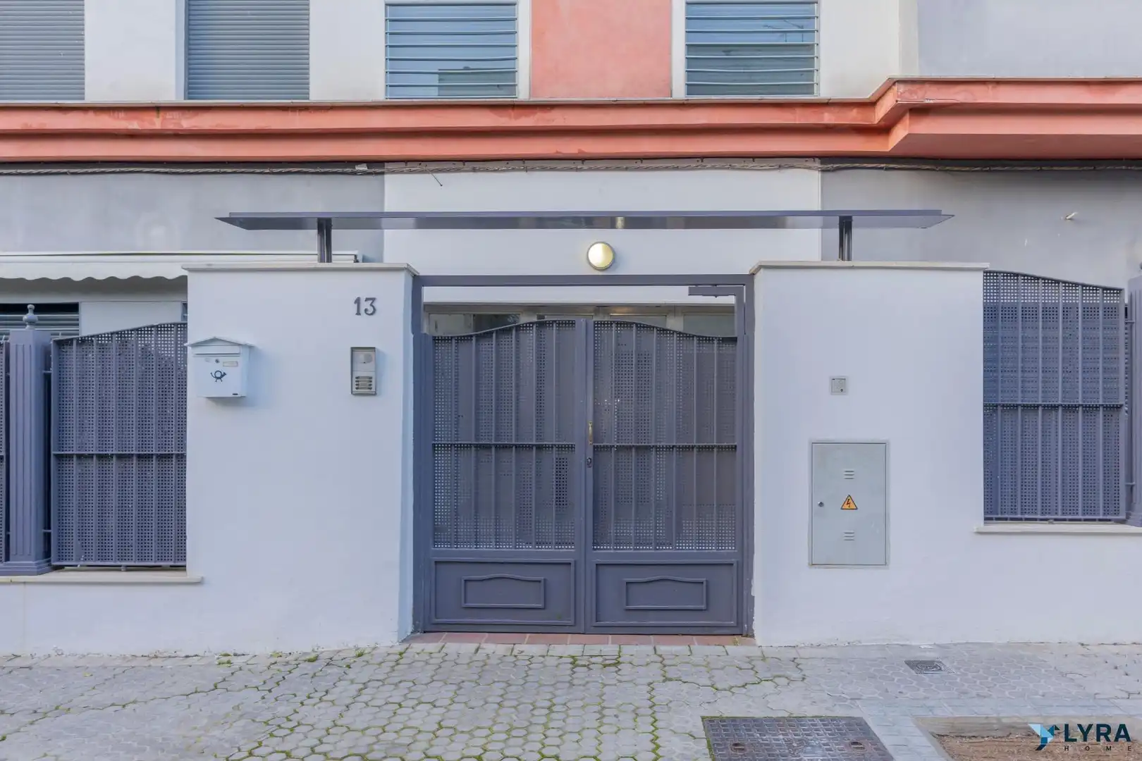 Exterior view of Flat for sale in Sevilla  with Air Conditioner, Heating and Furnished