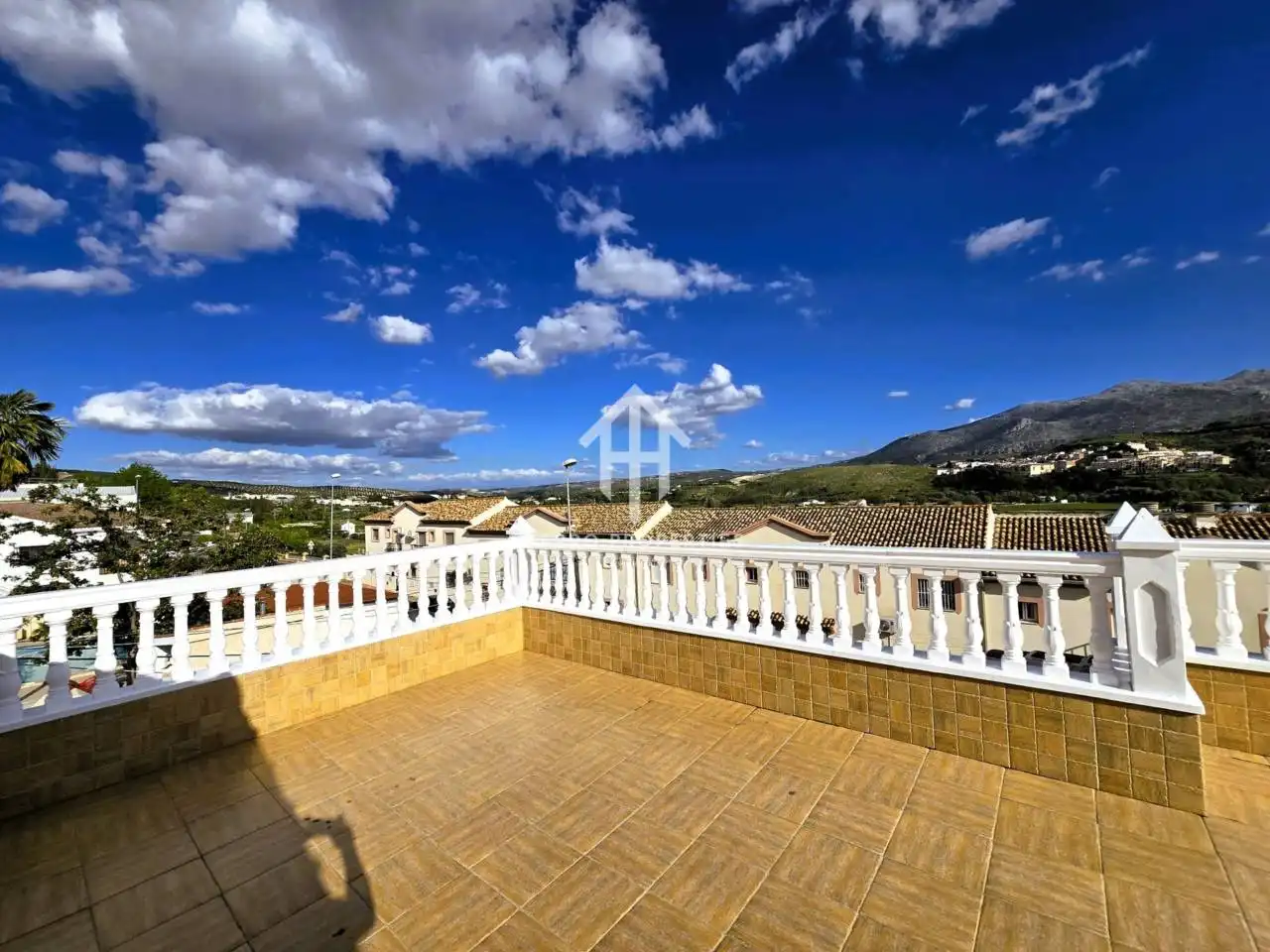 Vista exterior de Casa o xalet en venda en Loja amb Jardí privat, Terrassa i Piscina