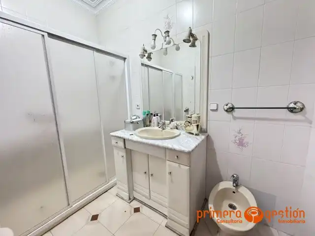 Bany de Casa o xalet en venda en Carmona amb Aire condicionat i Calefacció