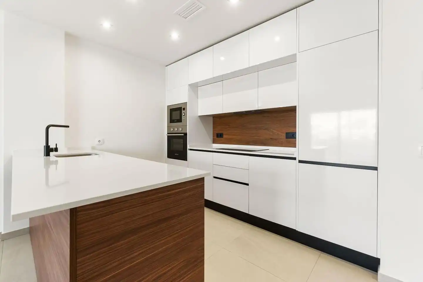 Kitchen of Ground floor for sale in Torrevieja  with Air Conditioner, Terrace and Furnished