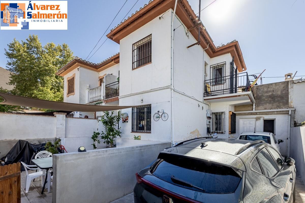 Exterior view of Single-family semi-detached for sale in Peligros