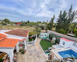 Jardí de Casa o xalet de lloguer en Chiva amb Aire condicionat, Terrassa i Piscina