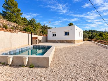 Casa amb piscina en venda a Urbanitzacions