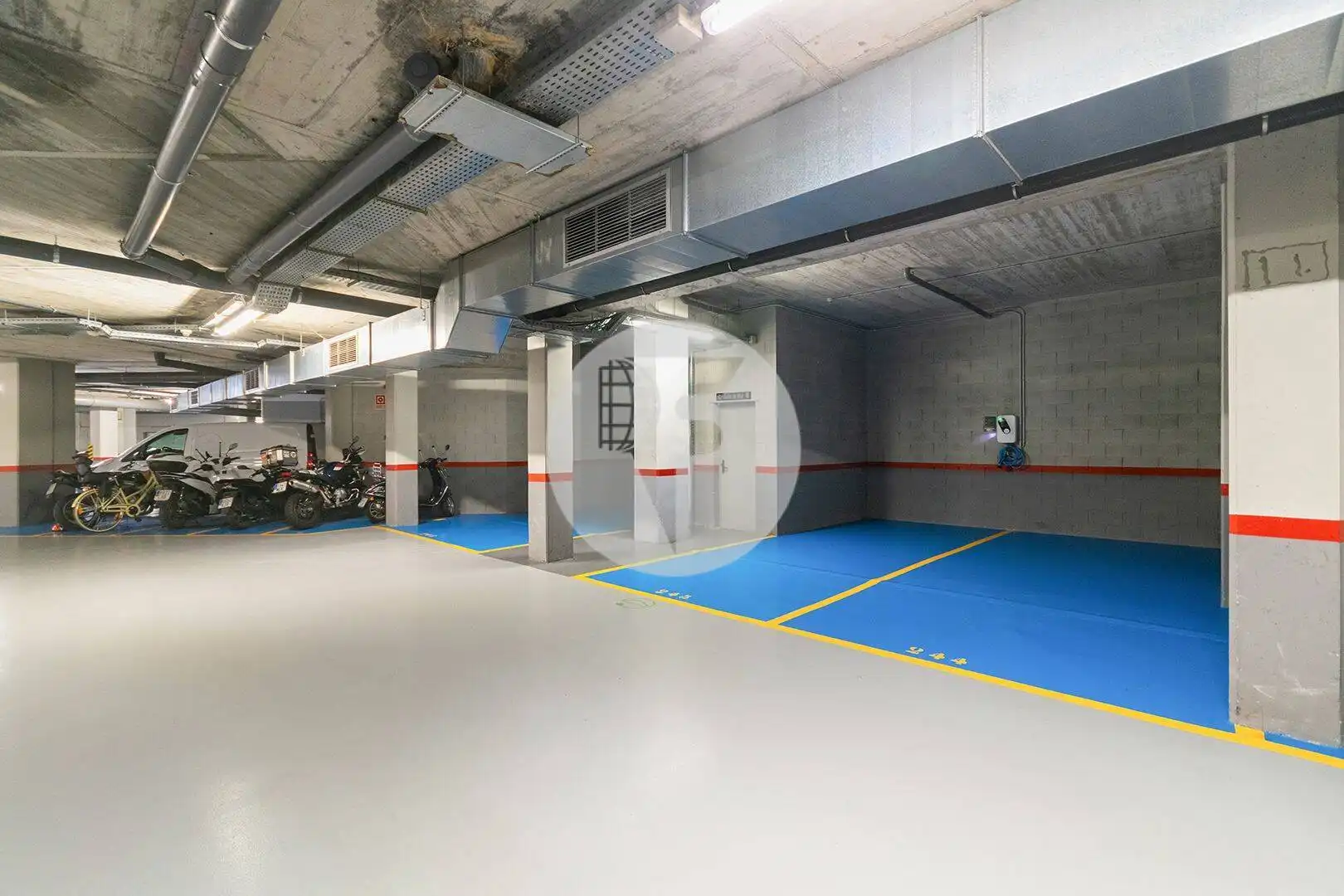 Parking de Dúplex en venta en Barcelona con Aire acondicionado, Calefacción y Terraza