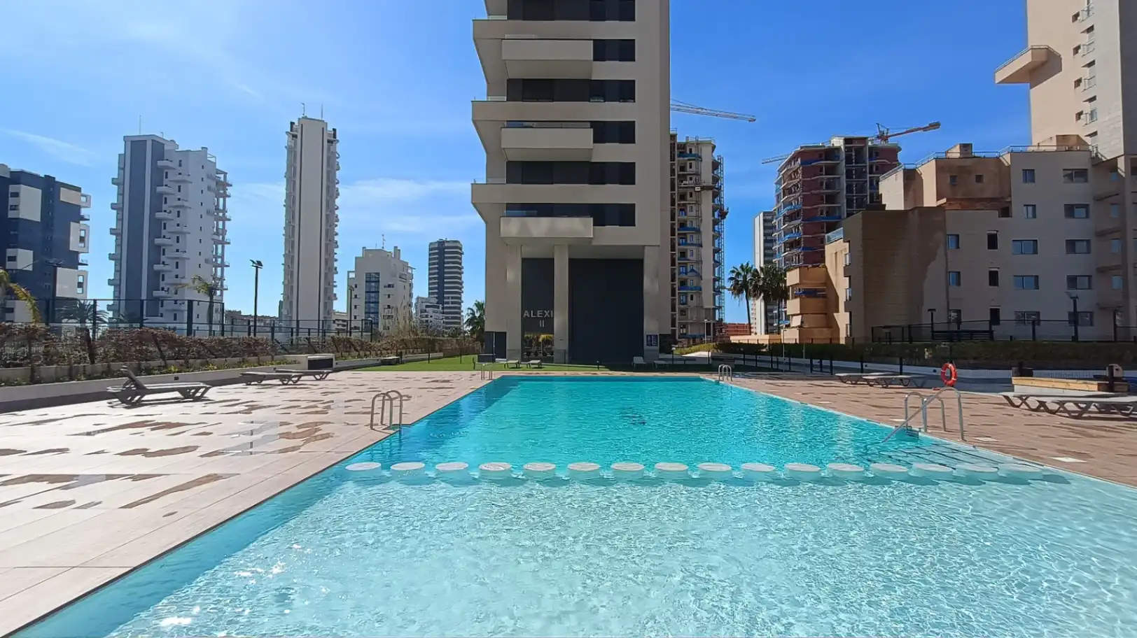 Piscina de Àtic en venda en Calpe / Calp amb Aire condicionat, Calefacció i Jardí privat