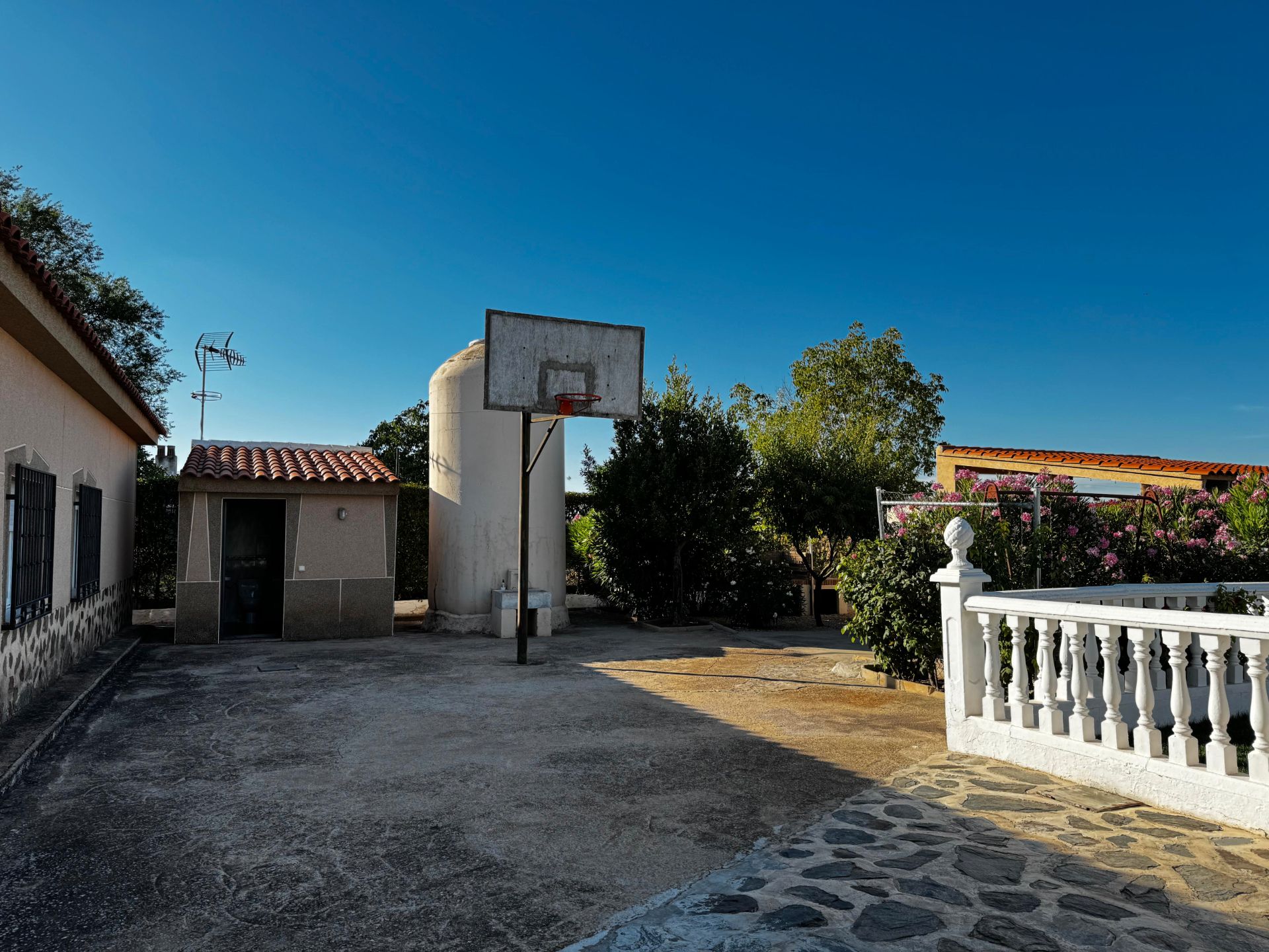 Exterior view of House or chalet for sale in Manzanares  with Air Conditioner, Private garden and Terrace