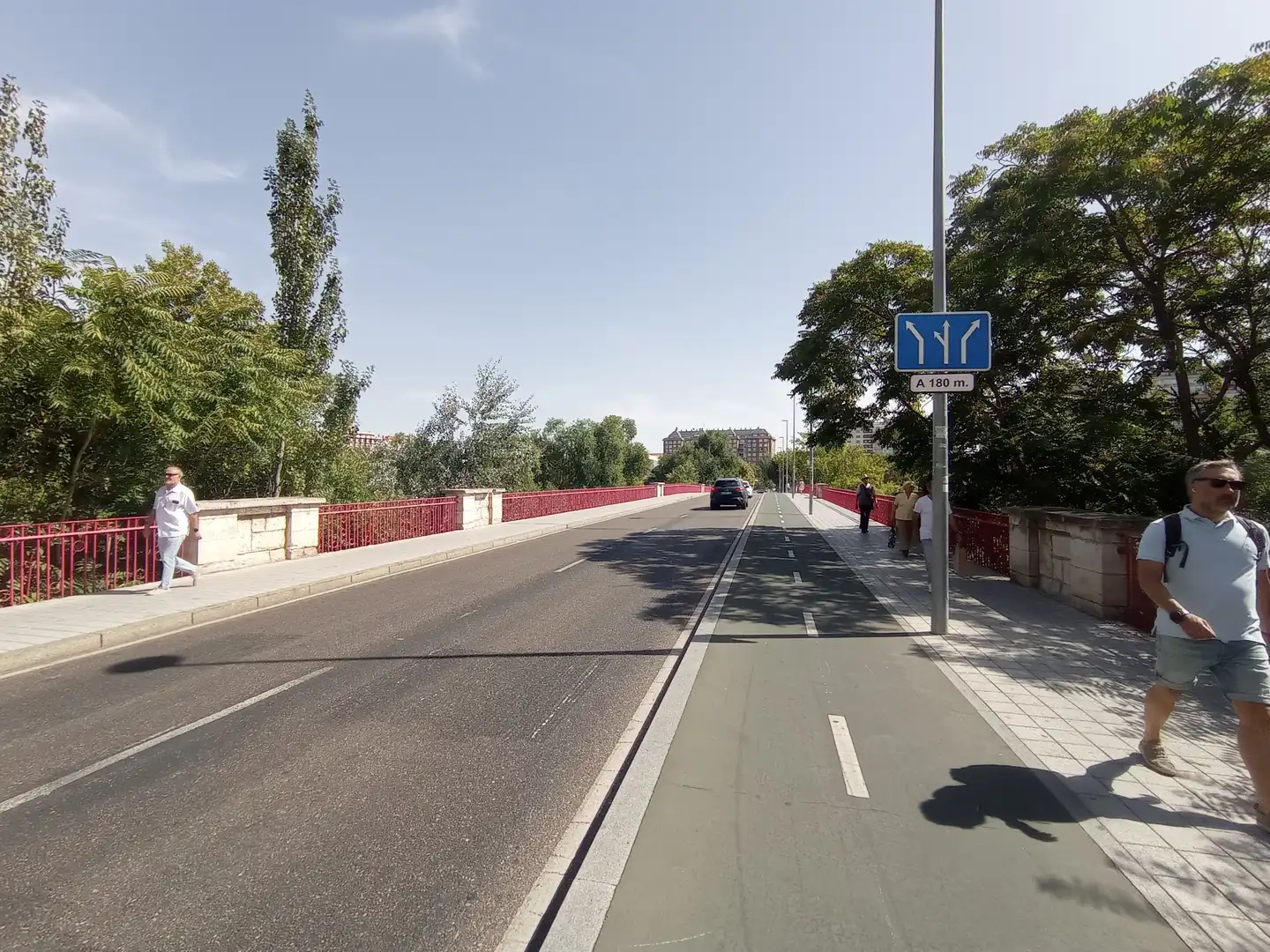 Vista exterior de Pis en venda en Valladolid amb Parquet, Terrassa i Traster