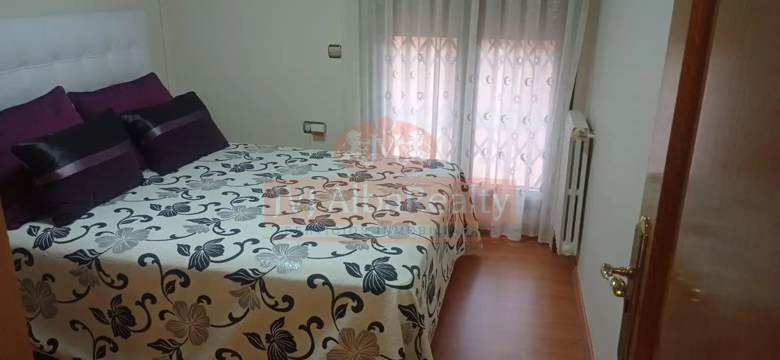 Habitación de Casa adosada en venta en Albacete con Aire acondicionado, Calefacción y Jardín privado