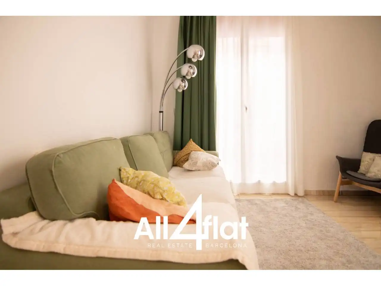 Living room of Flat for sale in Barcelona  with Air Conditioner, Furnished and Balcony