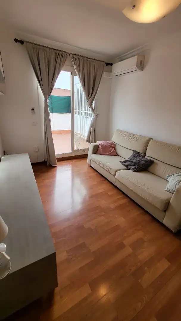 Wohnzimmer von Dachboden zur Miete in Ripollet mit Klimaanlage, Terrasse und Möbliert