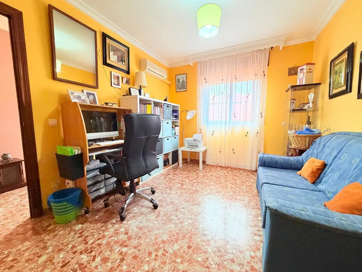 Sala d'estar de Casa o xalet en venda en Algeciras amb Piscina