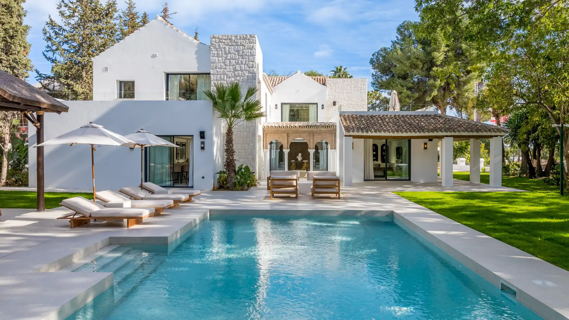 Casa bifamiliare con piscina in vendita a Nueva Andalucía, imagen 2