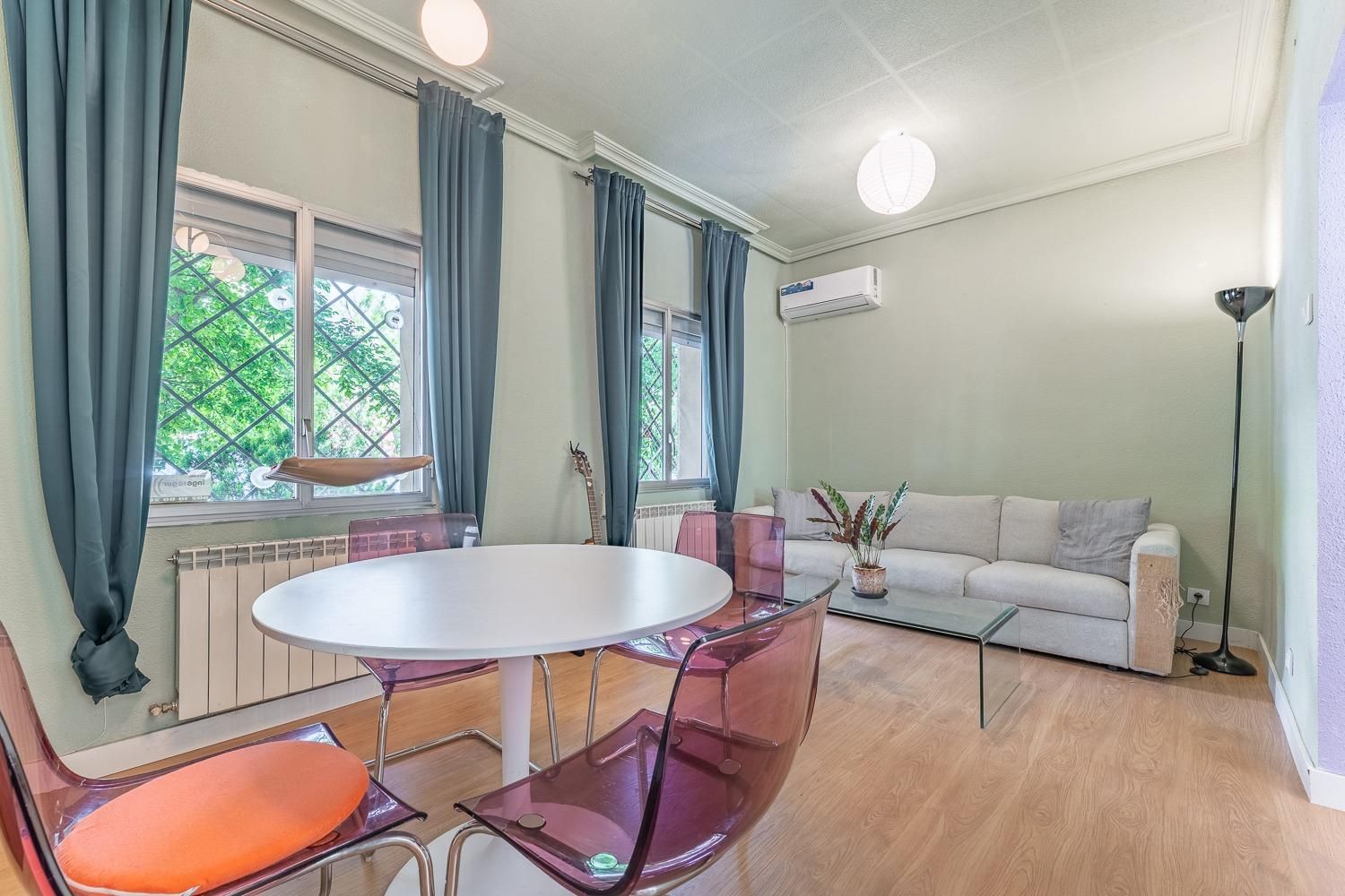 Living room of Flat for sale in  Madrid Capital