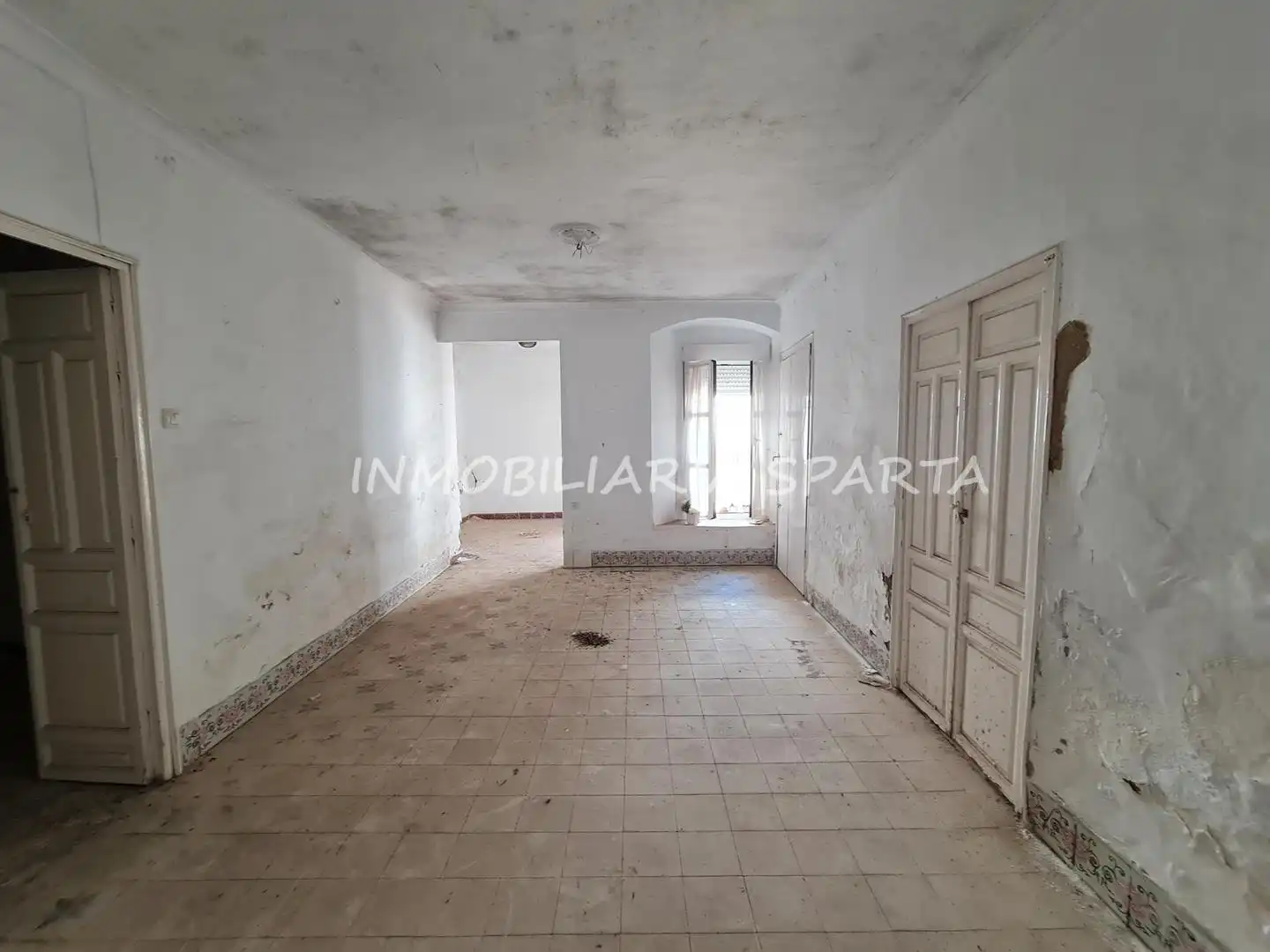 Casa adosada en venda en Sanlúcar la Mayor amb Jardí privat i Balcó