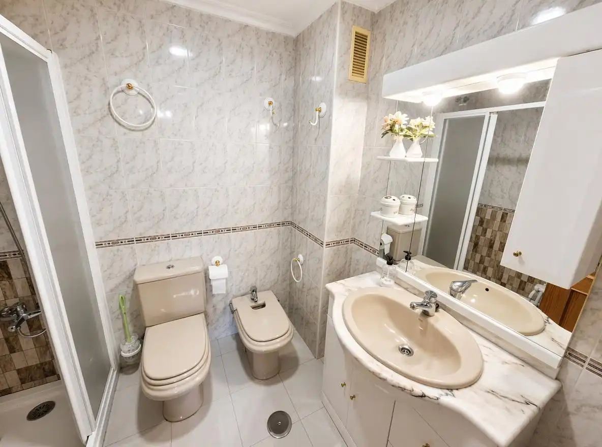 Baño de Piso en venta en Alicante / Alacant con Aire acondicionado, Calefacción y Trastero
