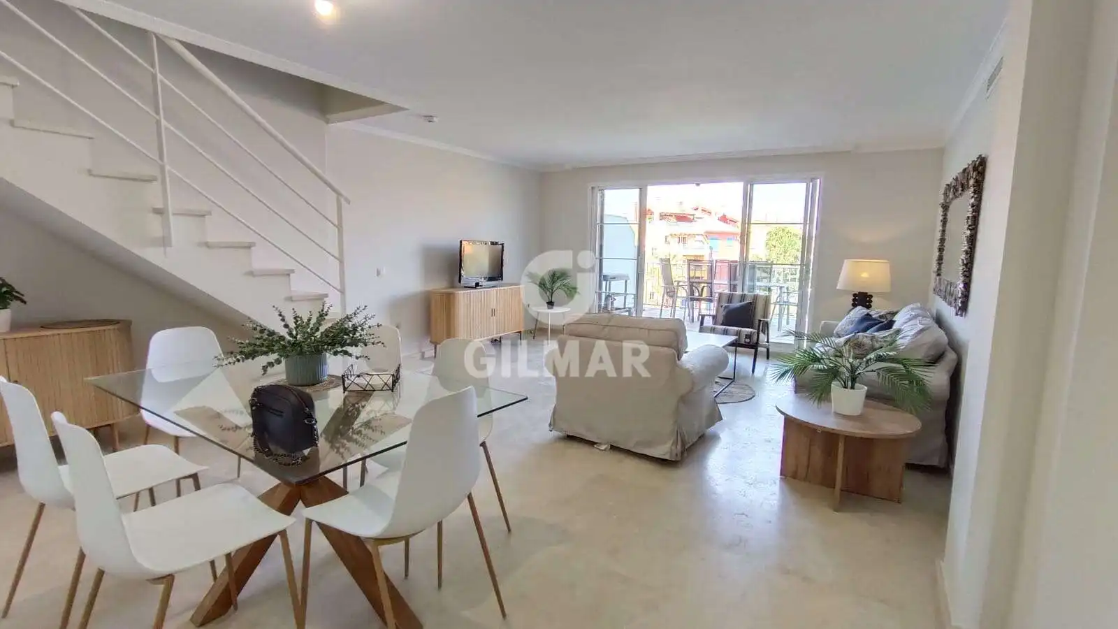 Sala de estar de Dúplex en venta en Sotogrande con Calefacción, Trastero y Piscina