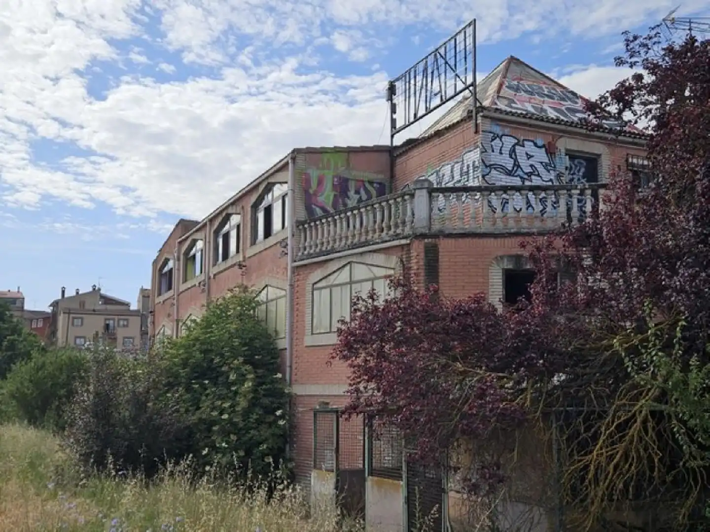 Vista exterior de Edificio en venta en Villalmanzo, Burgos