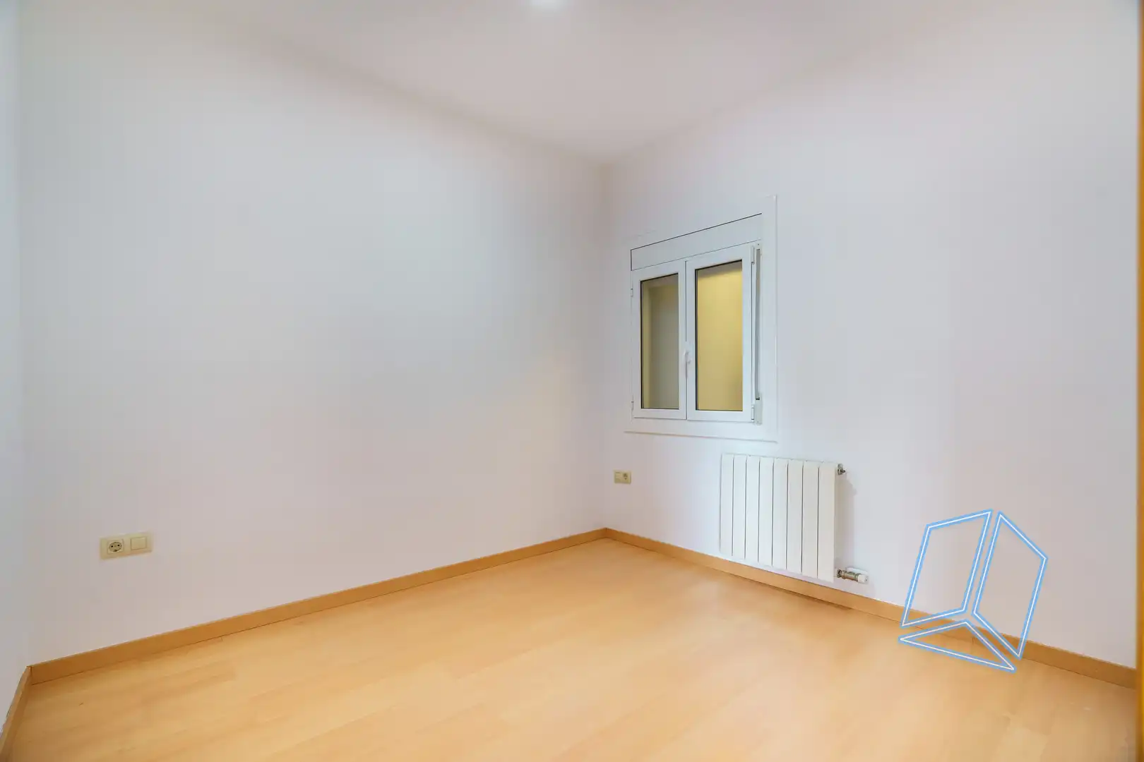 Habitación de Piso en venta en L'Hospitalet de Llobregat con Calefacción y Balcón