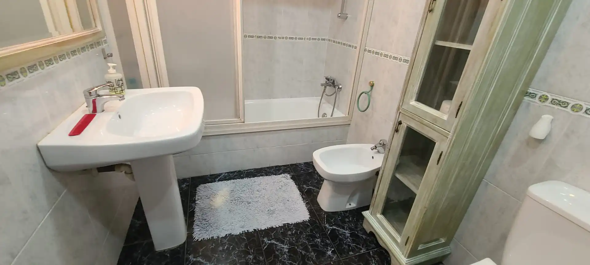 Baño de Piso de alquiler en Gijón  con Calefacción y Amueblado