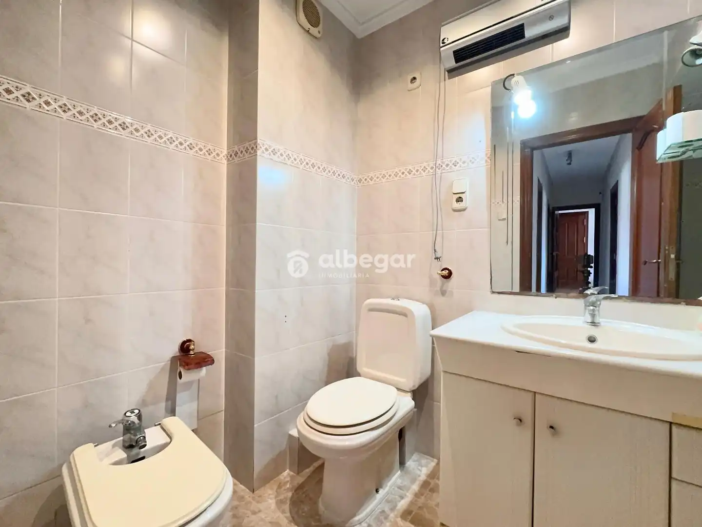 Baño de Piso en venta en Valencia con Terraza, Trastero y Horno