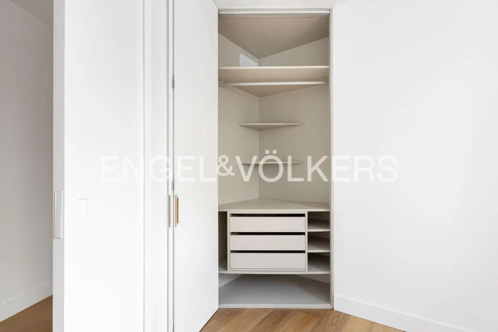 Dormitori de Àtic de lloguer en Madrid amb Aire condicionat, Calefacció i Parquet