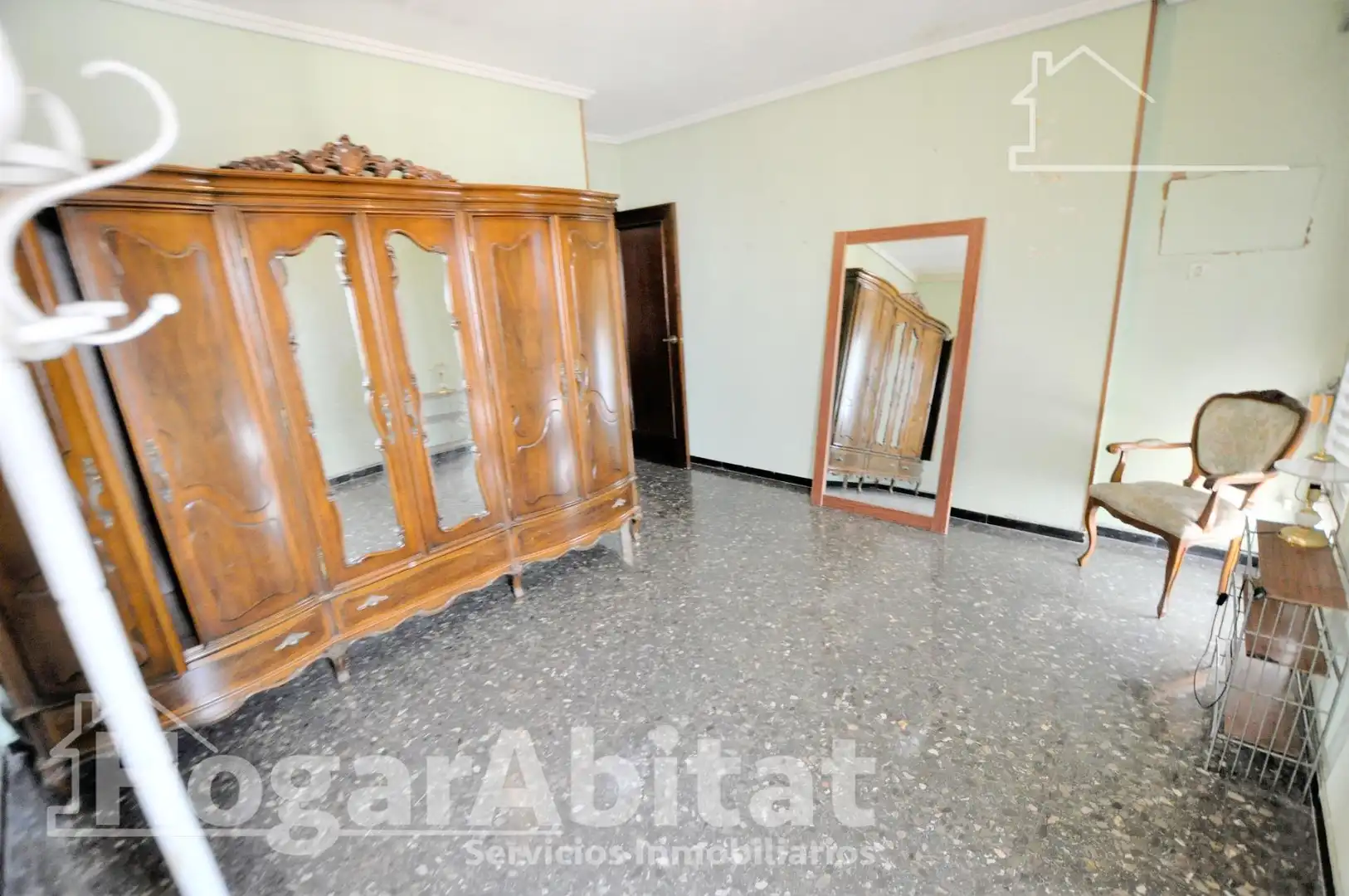 Habitación de Piso en venta en Valencia con Balcón
