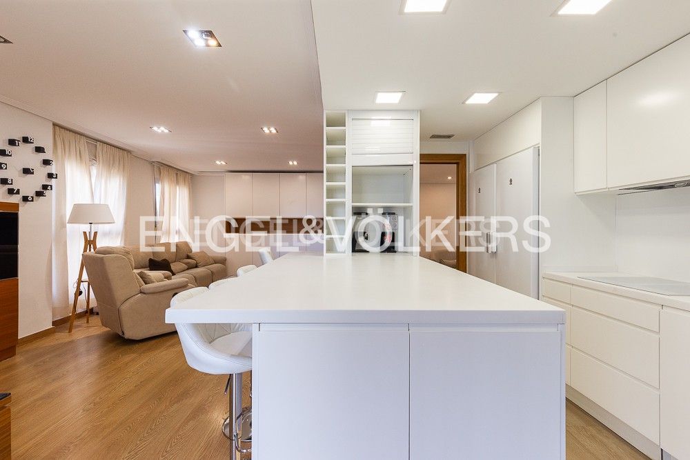 Cuina de Apartament de lloguer en  Valencia Capital amb Aire condicionat, Calefacció i Moblat