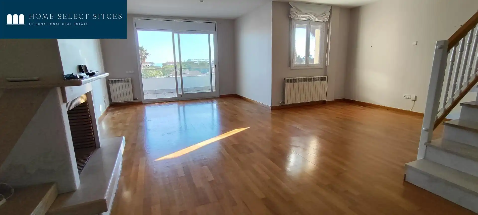 Sala d'estar de Casa adosada en venda en Sitges amb Aire condicionat, Calefacció i Parquet