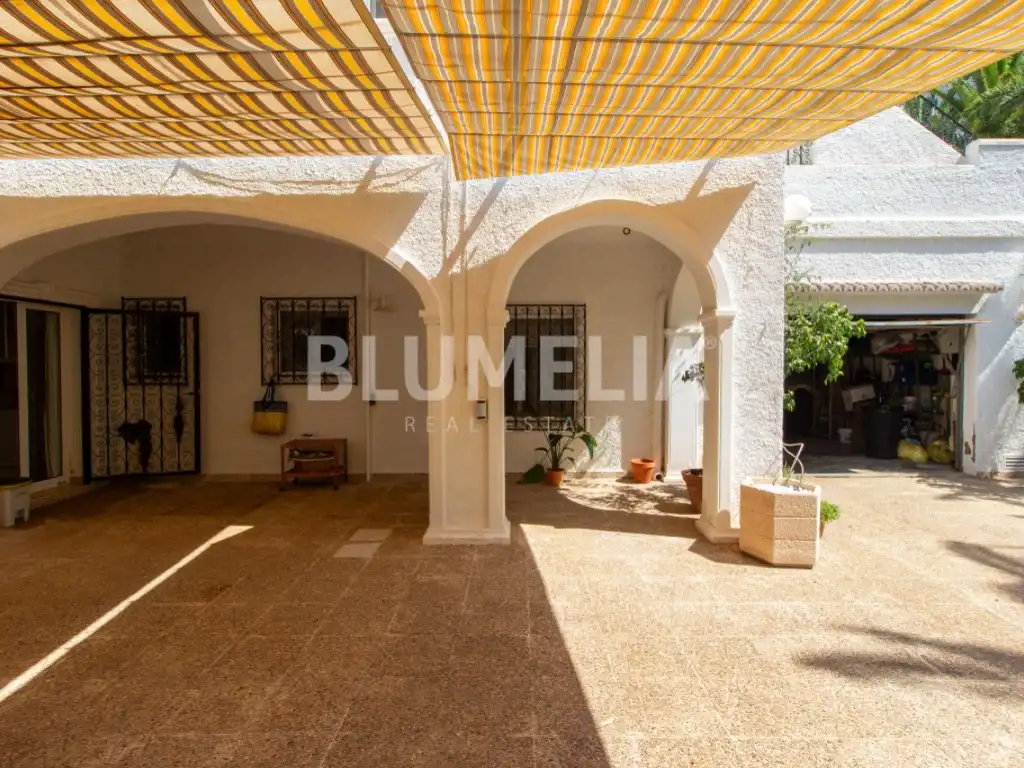 Vista exterior de Casa o xalet en venda en Dénia amb Aire condicionat, Jardí privat i Terrassa