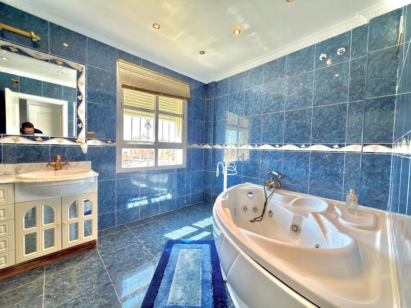 Bathroom of Houses for sale in Gines, Sevilla