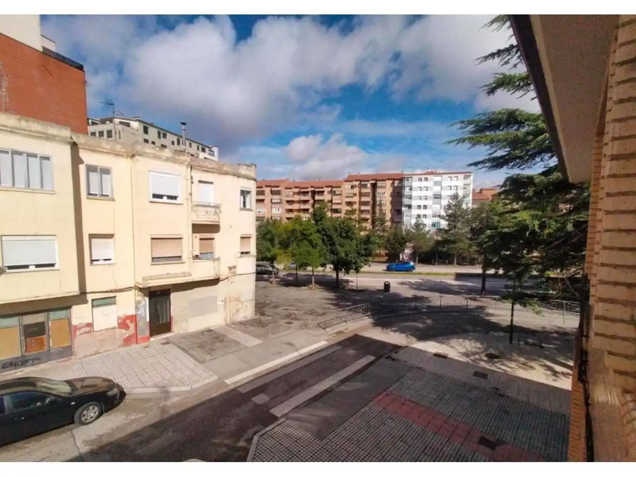 Vista exterior de Casa o xalet en venda en Burgos amb Calefacció, Parquet i Terrassa