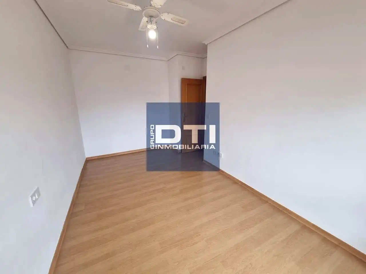 Habitación de Dúplex en venta en Albacete con Calefacción