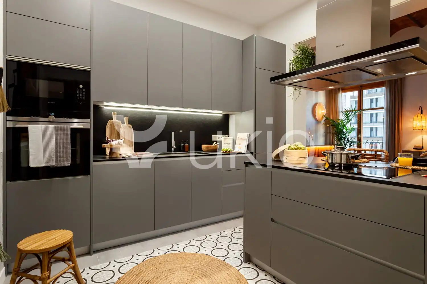 Cocina de Apartamento de alquiler en Barcelona con Aire acondicionado, Calefacción y Amueblado