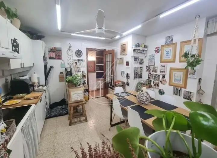 Küche von Wohnung zum Verkauf in Alicante / Alacant mit Klimaanlage und Heizung