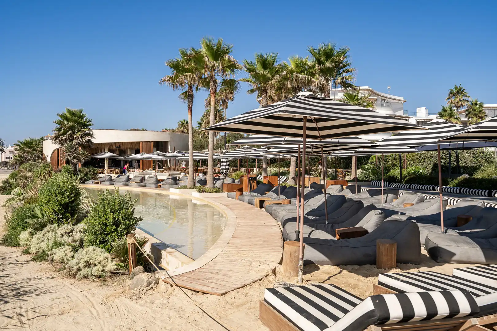 Ground floor for sale in Estepona  with Air Conditioner, Private garden and Terrace