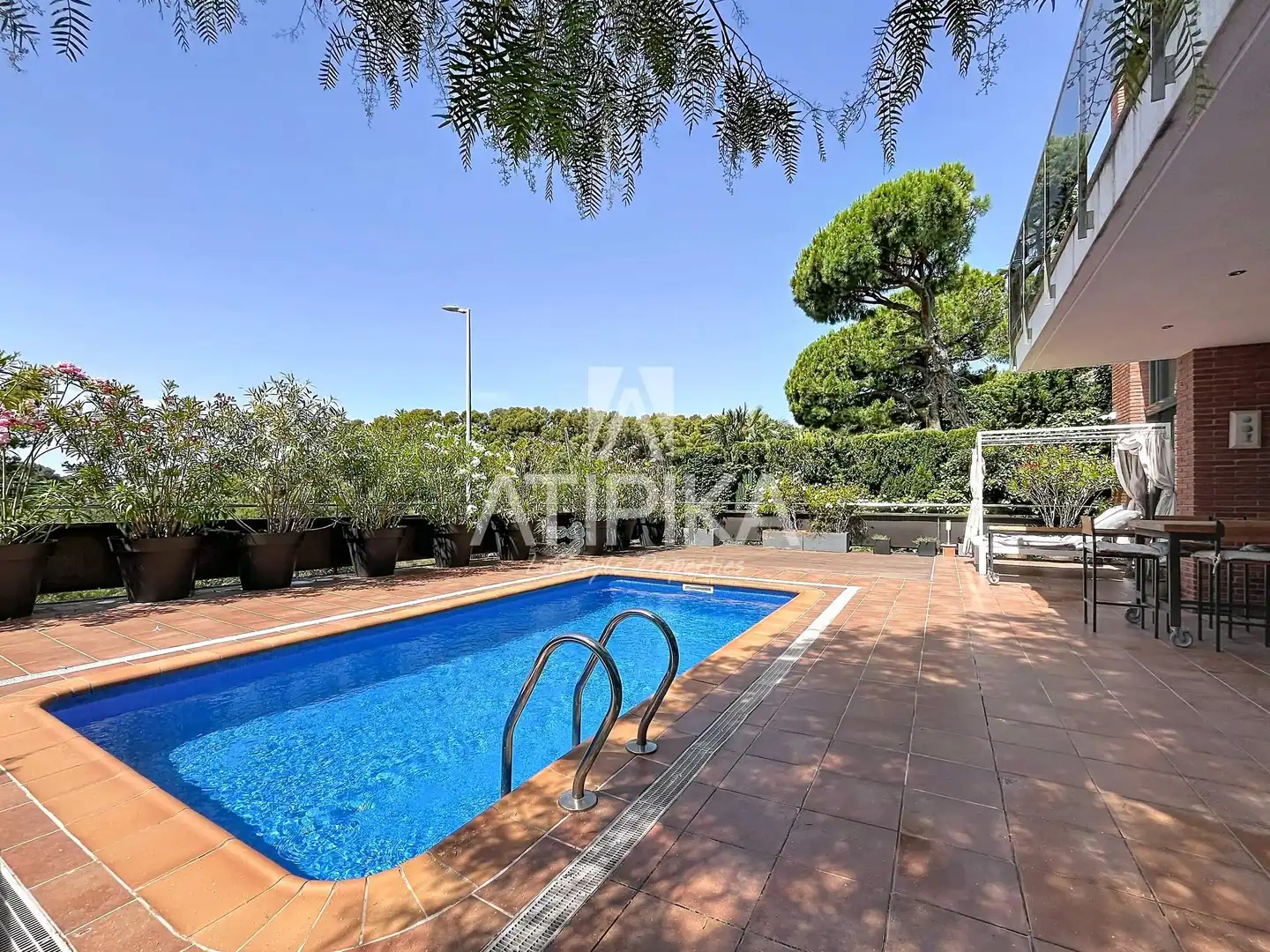 Piscina de Casa o xalet en venda en Castelldefels amb Aire condicionat, Calefacció i Terrassa