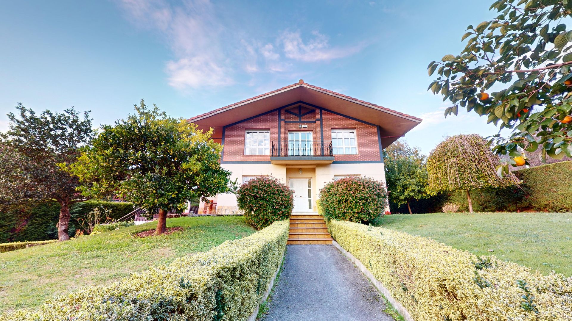 Vista exterior de Casa o xalet en venda en Lezama amb Calefacció, Jardí privat i Traster