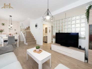 Villa mit Pool zum Verkauf in  Urbanizaciones